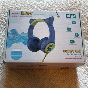 Riwbox CF9 Cat Ear Kids Bluetooth Headphones with LED Light